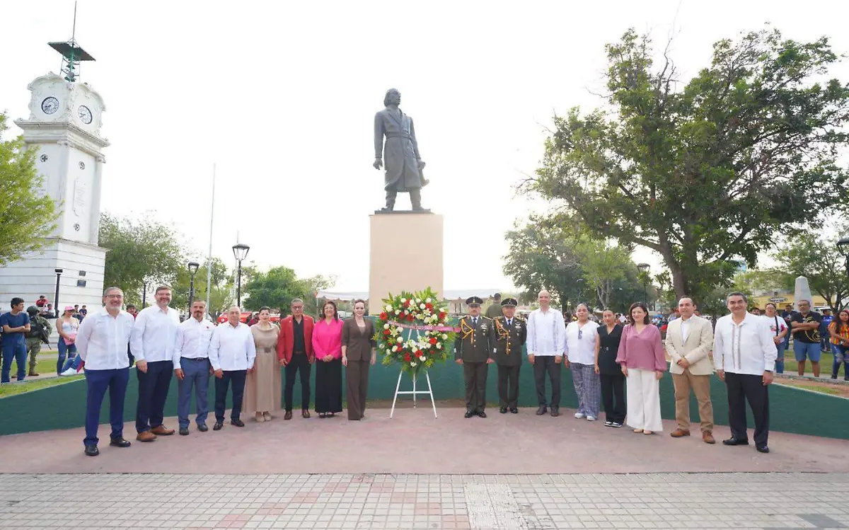 En Tamaulipas realizan Guardia de Honor a  Miguel Hidalgo durante desfile por la Independencia Gobierno de NLD